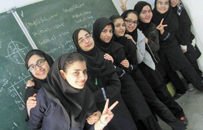 Iran-Schülerinnen-400